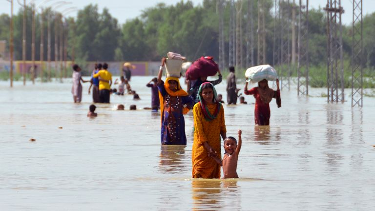 पाकिस्तानको बाढीमा परी १७०० काे मृत्यु