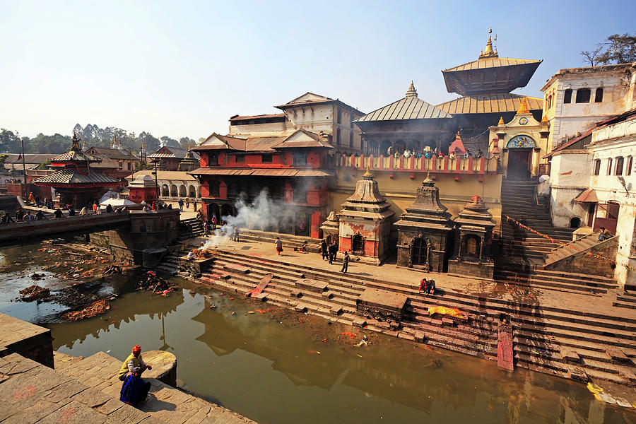 ‘राष्ट्रका लागि हप्ताको दुई घण्टा स्वयंसेवा’ नाराका साथ पशुपति क्षेत्रमा सफाइ