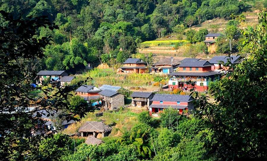 बागलुङमा थपिँदैछ विकास, तर रित्तिँदैछ बस्ती