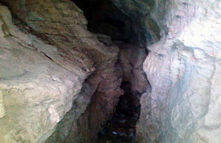 संरक्षण अभावमा देउराली, मि चाँदी र सुनारी कुङ गुफा