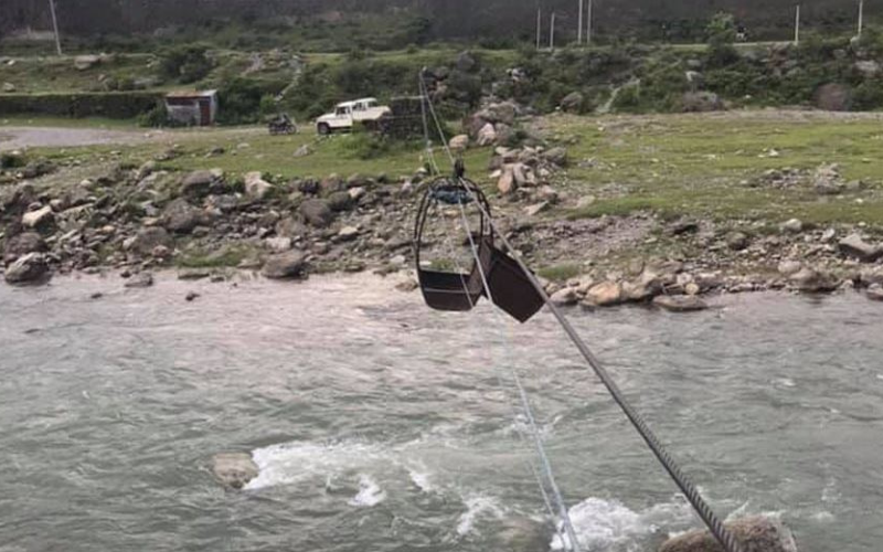 तुइन तर्ने क्रममा खसेर एक बालक बेपत्ता