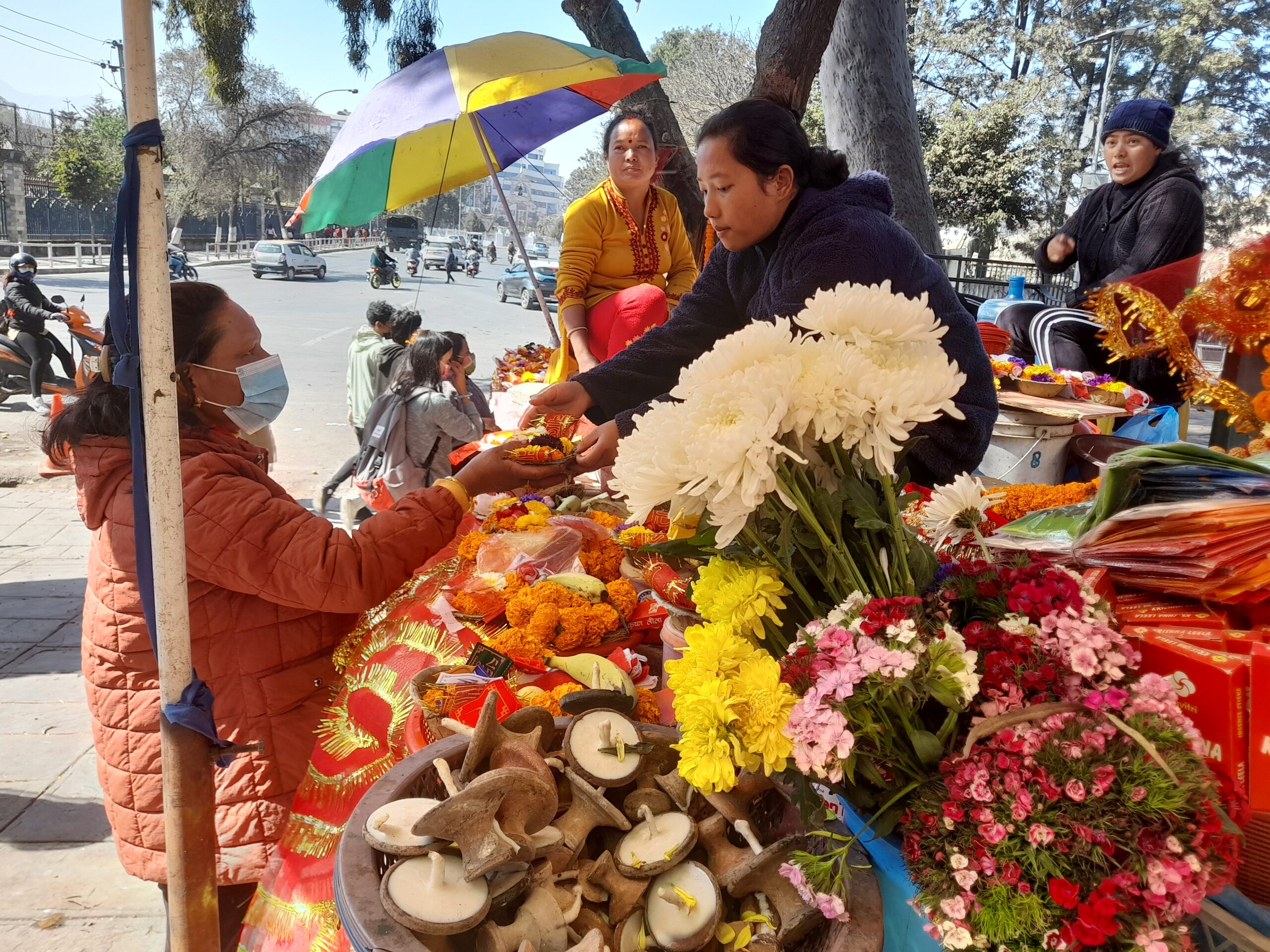 भद्रकाली मन्दिर: पूजा सामग्री बिक्रीबाट मासिक ७० हजारसम्म आम्दानी