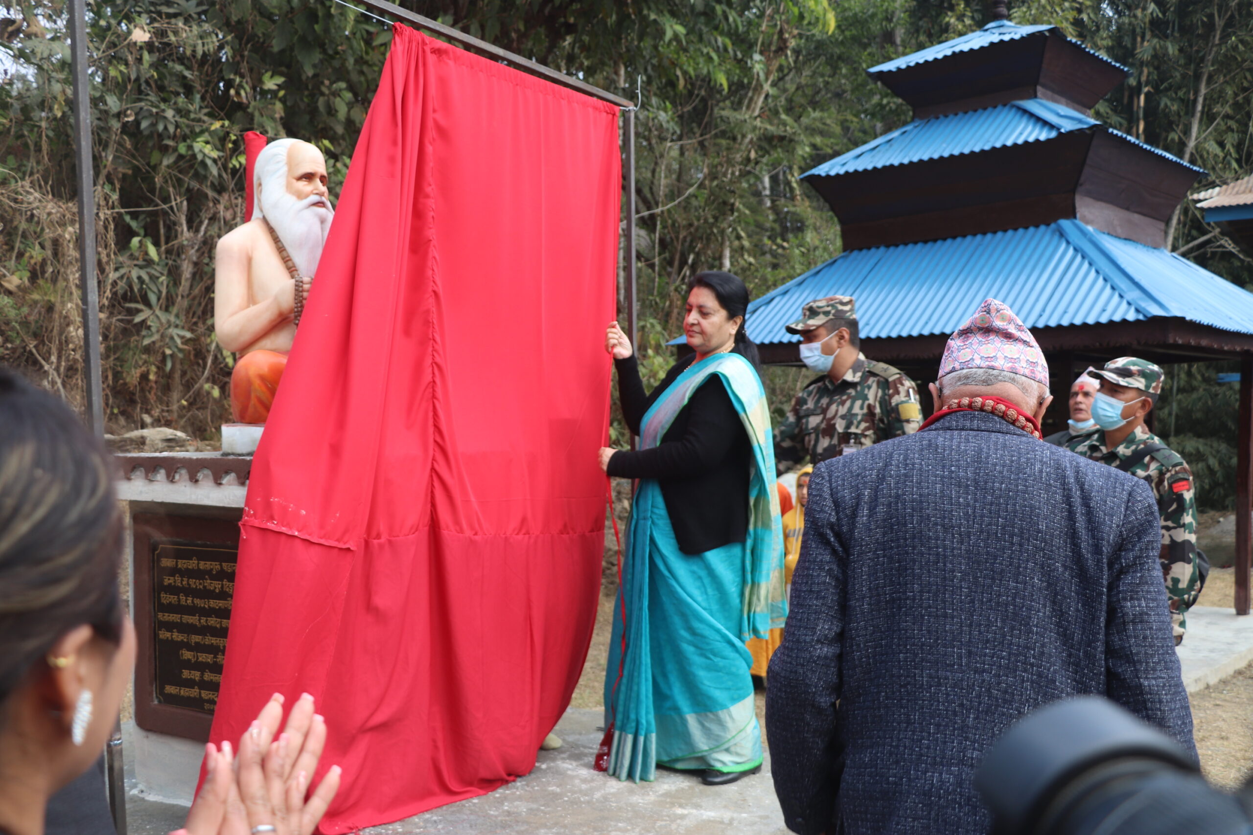 राष्ट्रपतिद्वारा षडानन्द र योगमायाको सालिक अनावरण