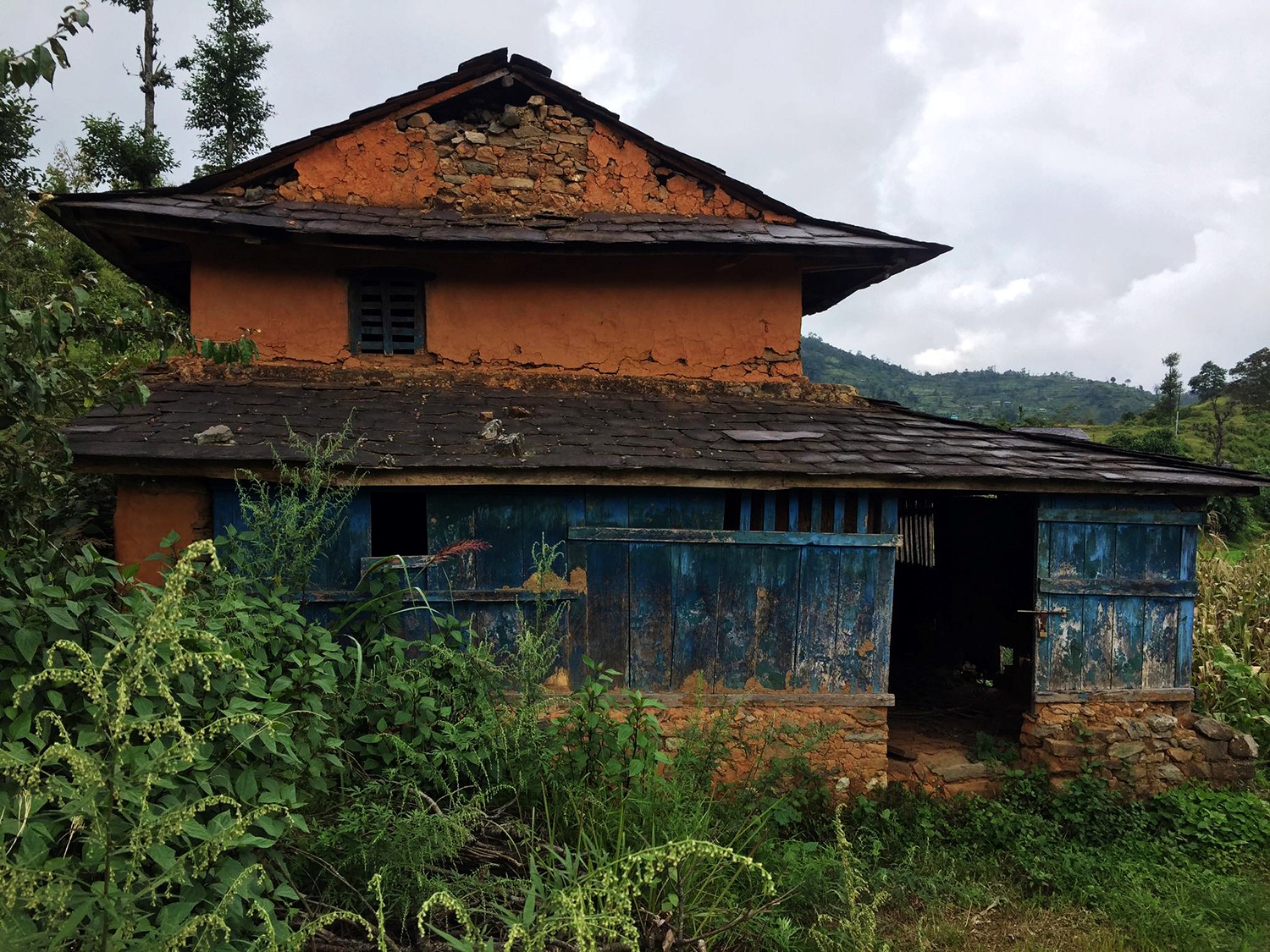 गाउँ रित्तिए, बजार भरिए: विदेश जाने पैसा कमाउने लहरले बढ्यो शहरीकरण