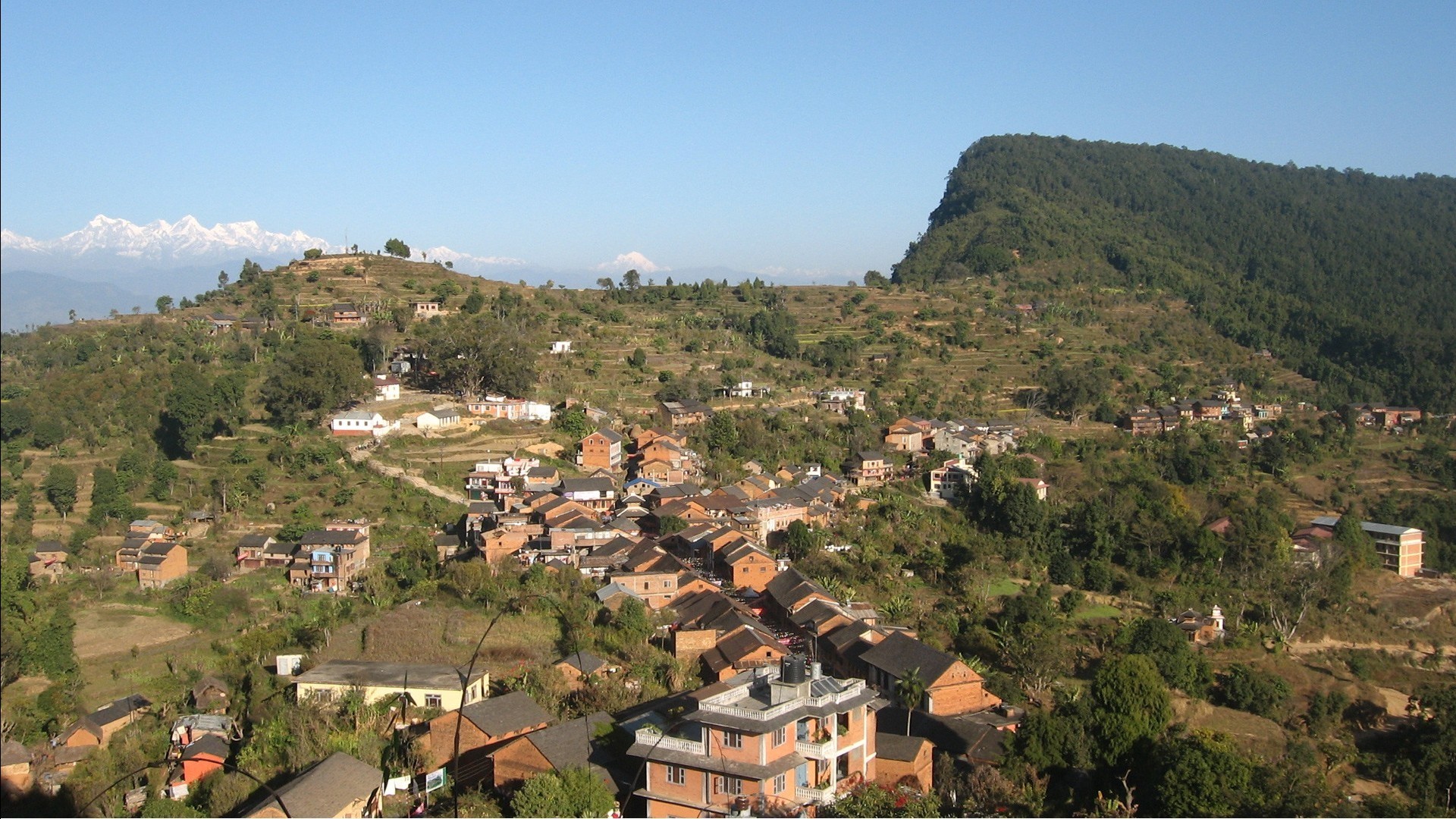 लयमा फर्किंदै बन्दीपुरको होटल व्यवसाय, पर्यटकको चहलपहल बढ्यो