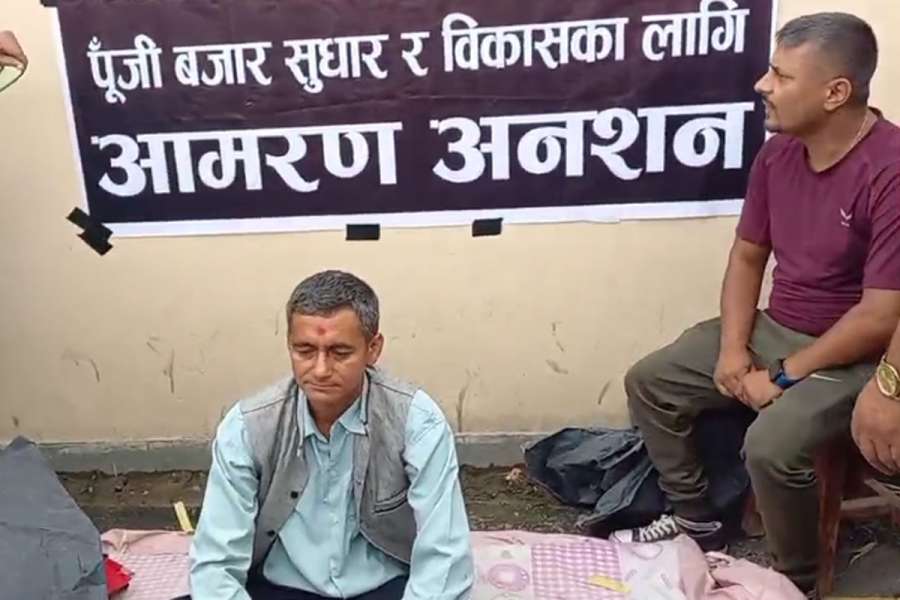 नेप्सेमा घेराउ गर्न गएका तीन लगानीकर्ता पक्राउ