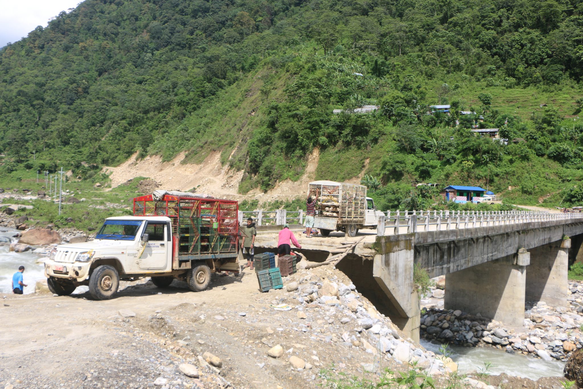 बारपाक–लाप्राक सडक स्तरोन्नतिमा ढिलाइ