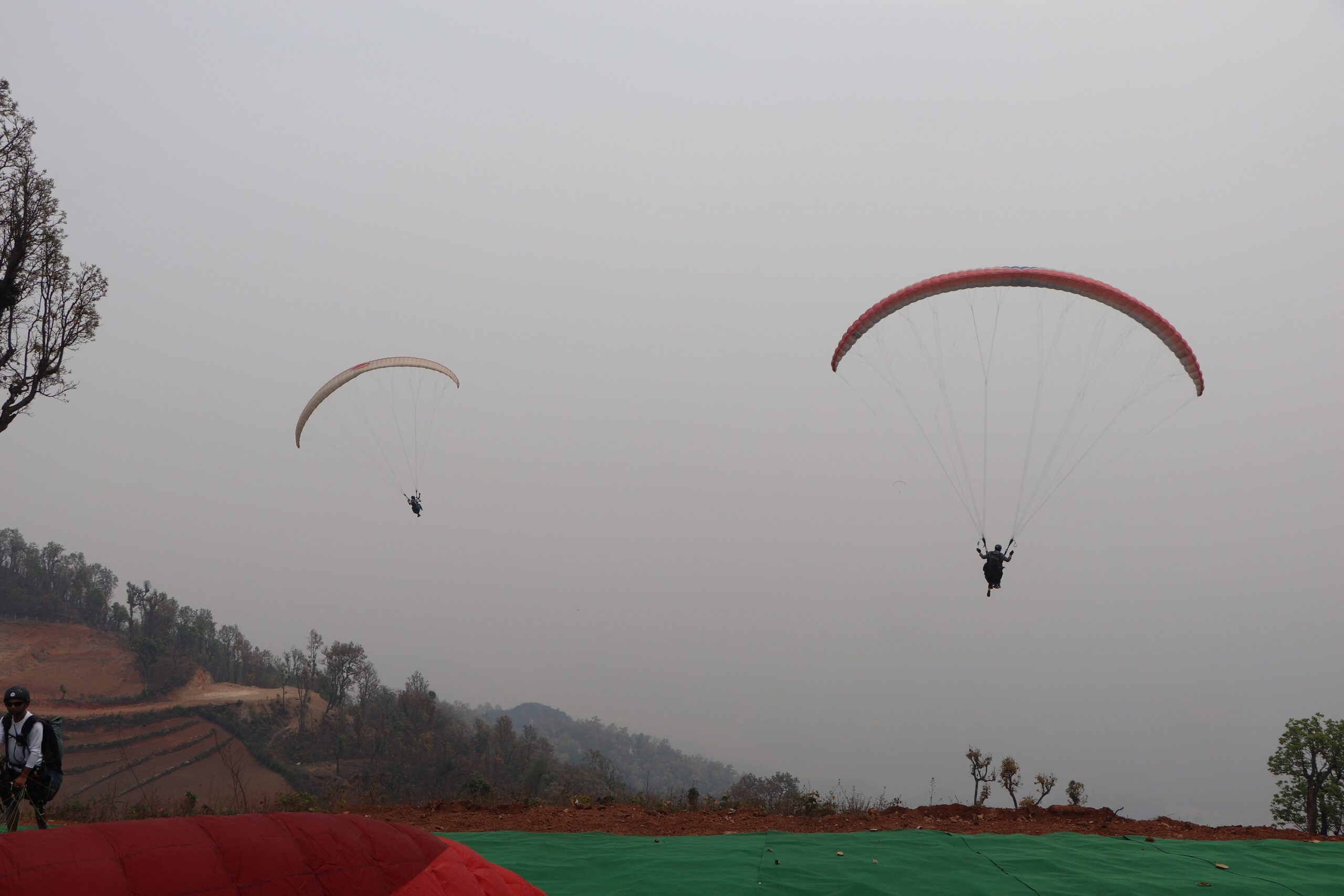 पर्यटकीय गतिविधि बढाउन चितवनमा प्याराग्लाइडिङ