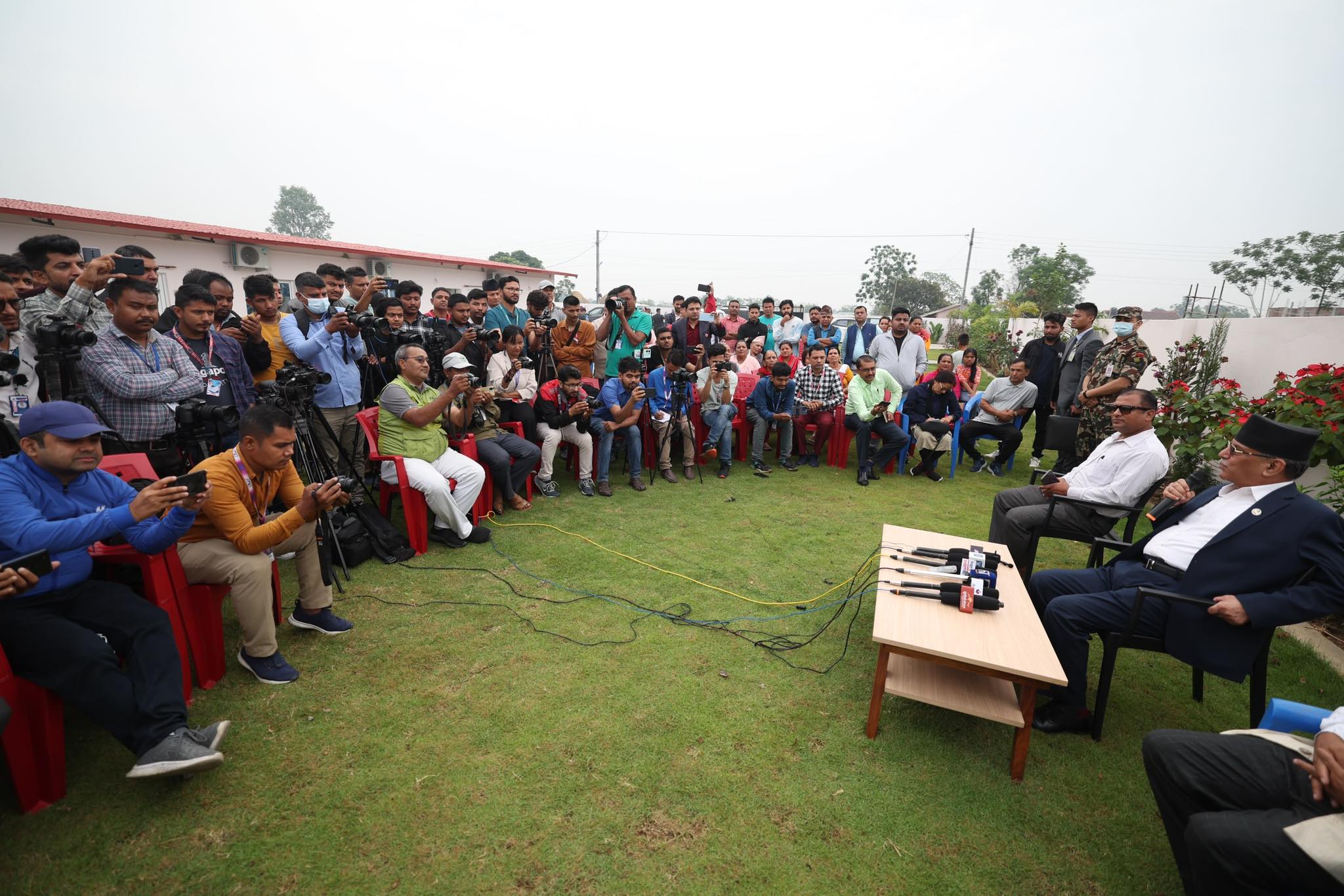 रवि लामिछानेलाई प्रचण्डले भने- सरकारमा आउनुस्, भ्रष्टाचारका फाइल खोल्न तयार छु