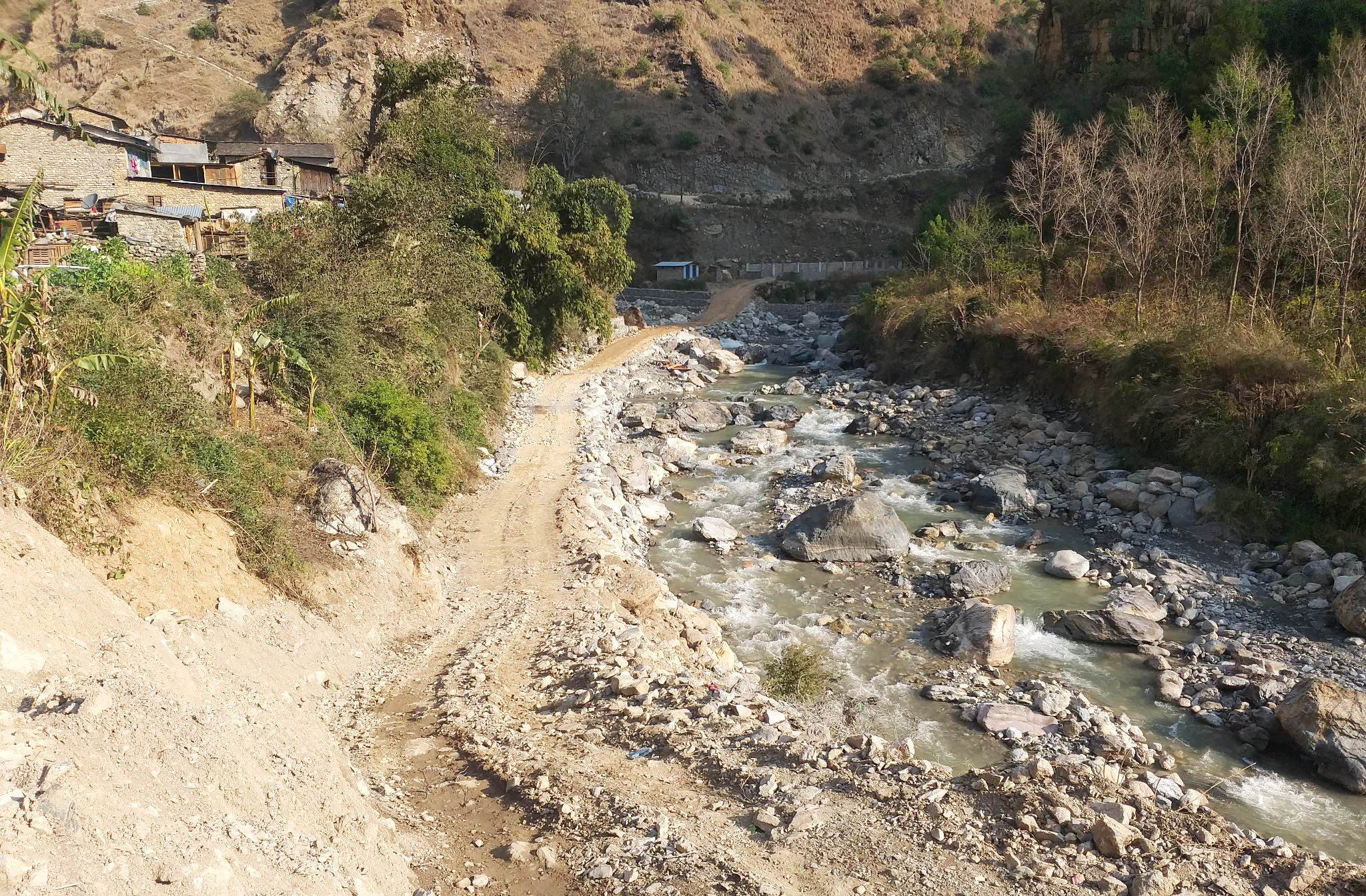 दुर्गम गाउँका बासिन्दालाई पुलकै चिन्ता