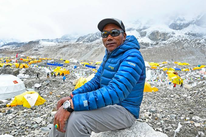 २७ औं पटक सगरमाथा शिखरमा पुगे कामीरिता