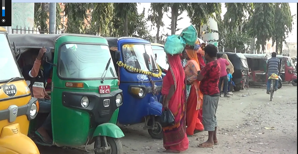 धनगढीमा विद्युतीय रिक्सा चलाएर स्वरोजगार बन्दै युवा