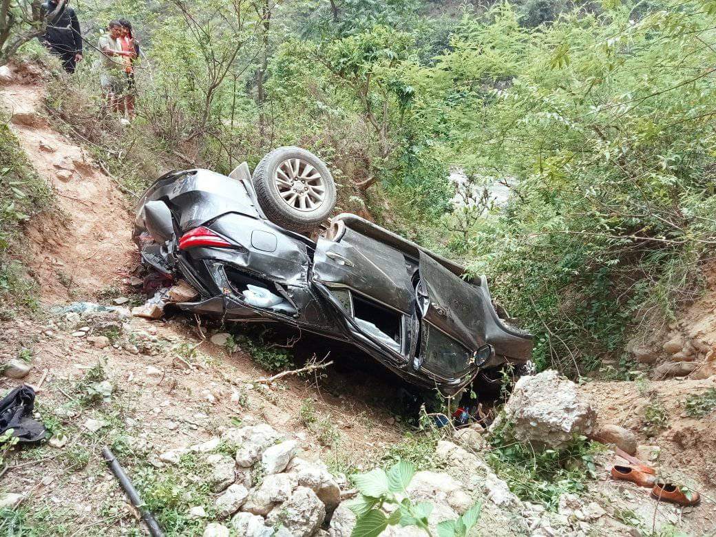 बझाङमा कार दुर्घटनाः मन्त्री सिंहकी पत्नी र भाउजूको मृत्यु