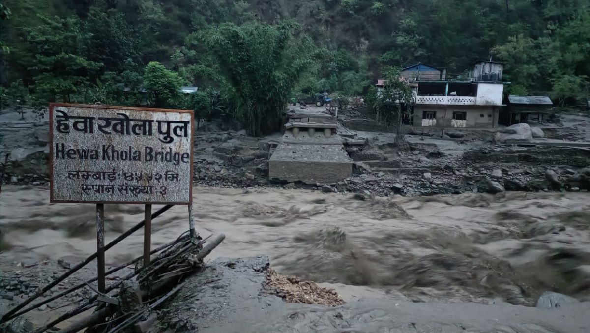 संखुवासभा बाढी अपडेट: दुई जनाको उद्धार, १५ अझै बेपत्ता