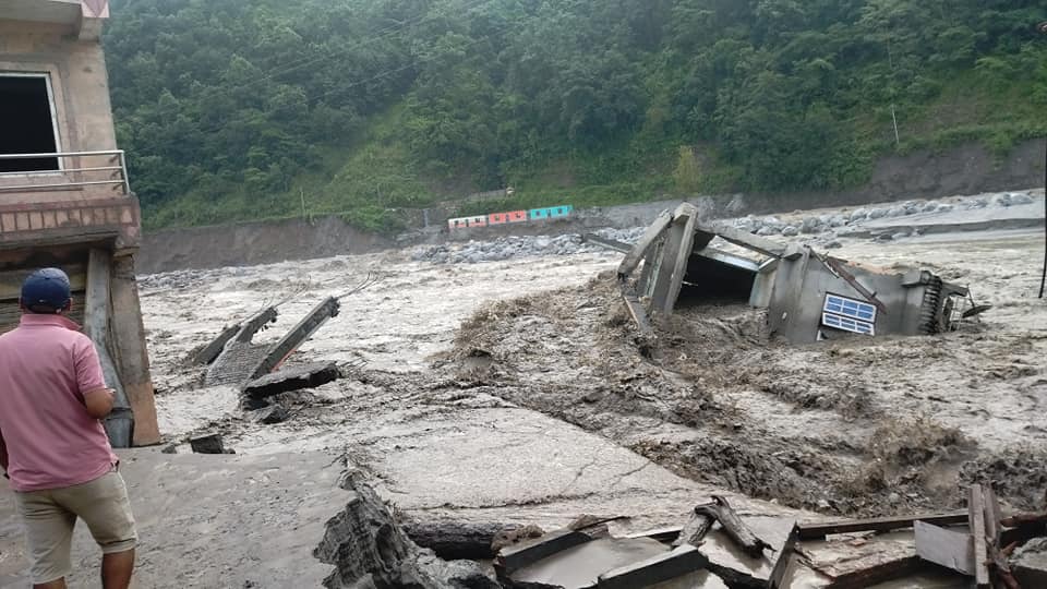 बाढी, पहिरोलगायतका विपदले लियो १९५ जनाको ज्यान