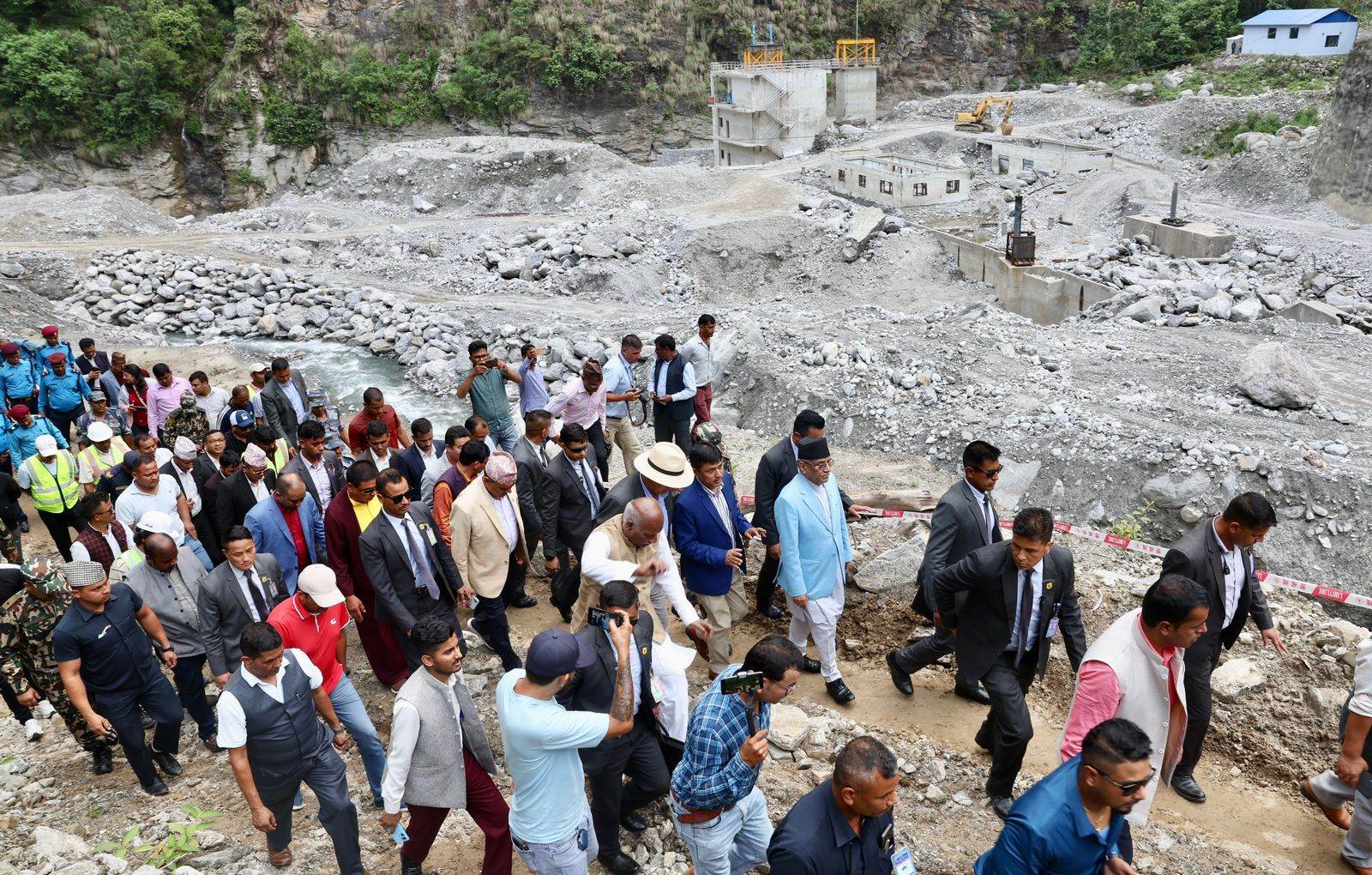 हेलम्बुले काठमाडौँबासीलाई लगाएको गुन तिर्ने प्रधानमन्त्रीको प्रतिबद्धता