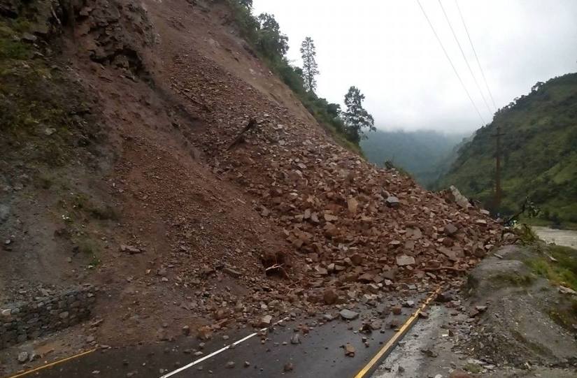 पहिराले मध्यपहाडी लोकमार्गको निसीखोला खण्ड अवरुद्ध