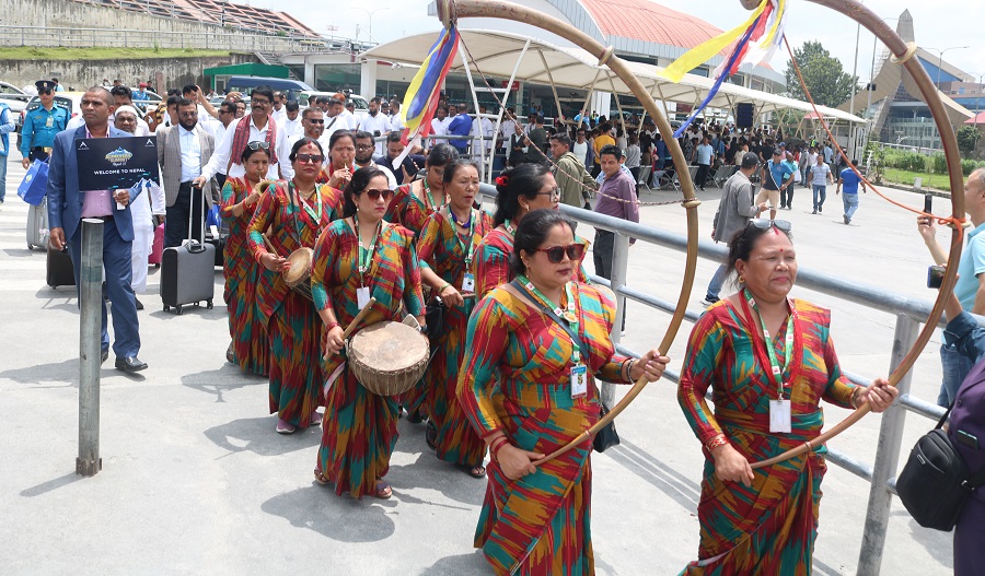 नेपाल भ्रमणमा आएका बङ्गलादेशी पर्यटकलाई भव्य स्वागत