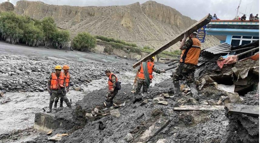 बाढीले पुरिएको स्थान खोतल्दा भेटियो दुई बैंकको डेढ करोड