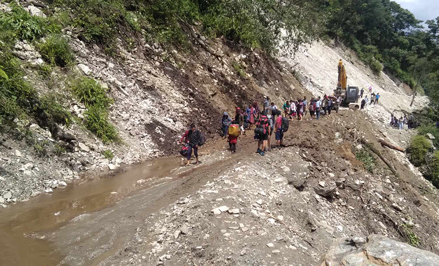 मनाङ जाने सडक : साँझ खुल्यो, बिहान अवरुद्ध