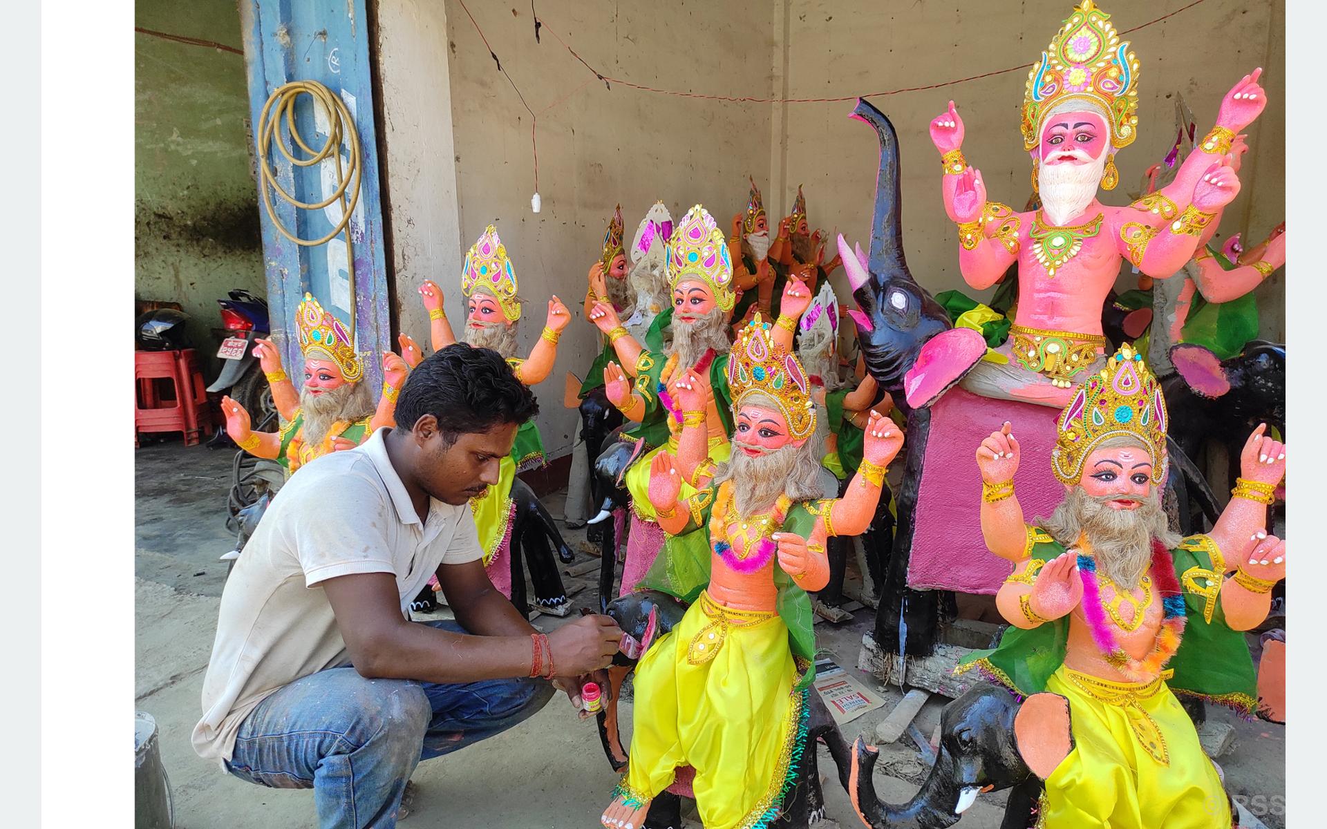 विश्वकर्माको मूर्ति बनाउन भ्याइनभ्याइ