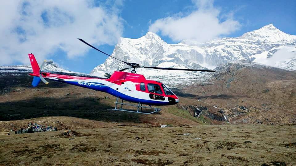 कैलाश हेलीकप्टरद्वारा भुकम्पपिडतलाई १० लाख सहयोग गर्ने घोषणा