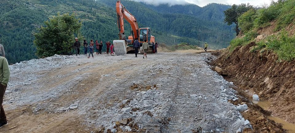 चिमखोला-घ्यासीखर्क साढे दुई महिनापछि सञ्चालन