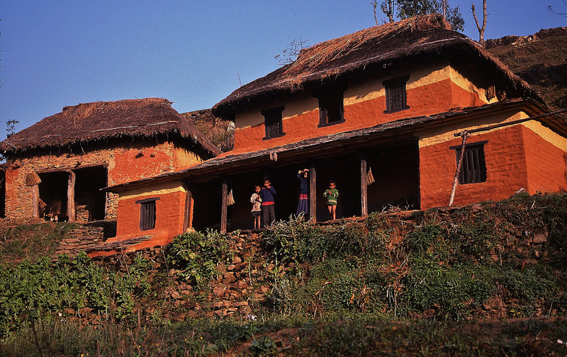 दसैँ-तिहारमा माटोले घर रङ्गाउने प्रचलन हरायो