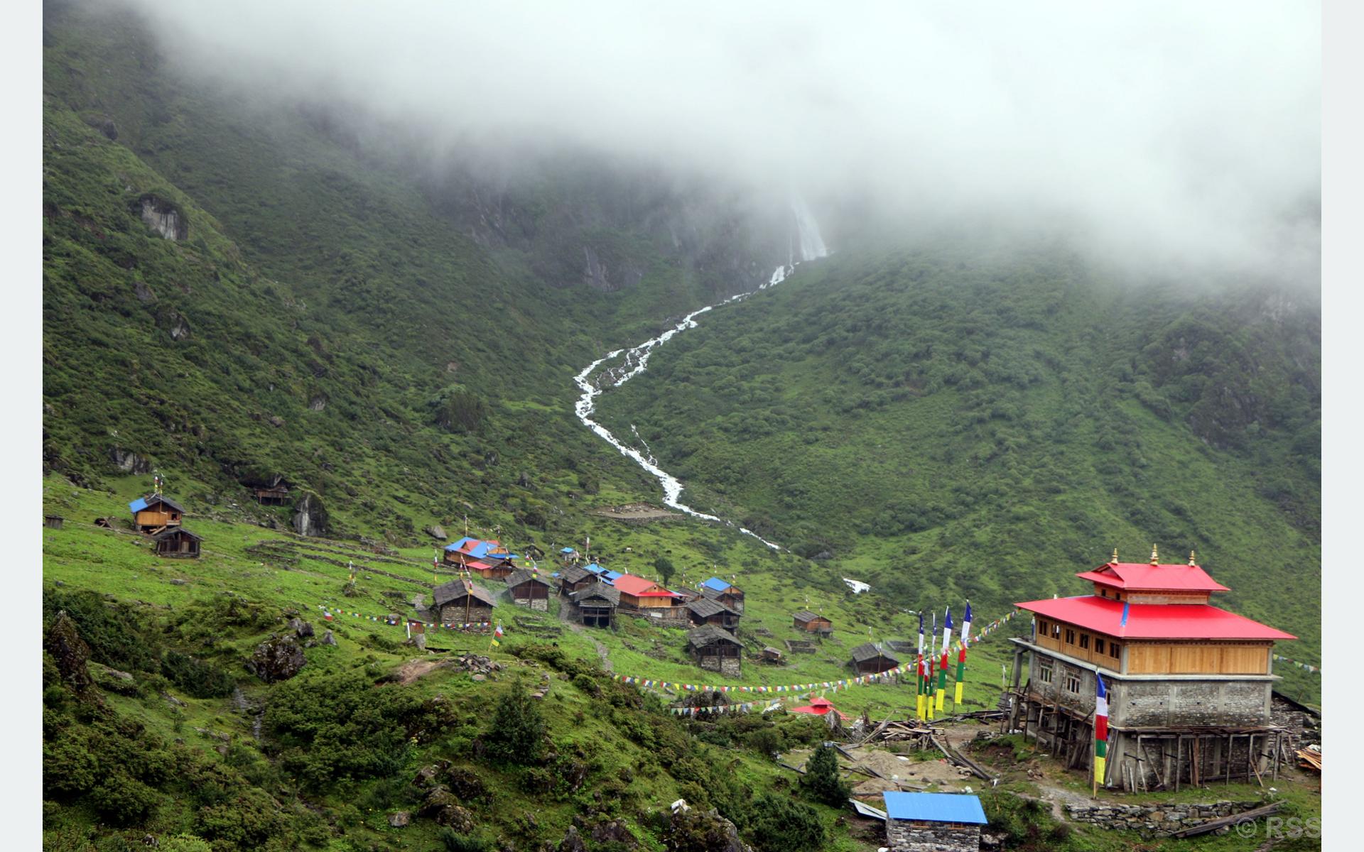 पर्यटकलाई लोभ्याउँदै तोक्पेगोला