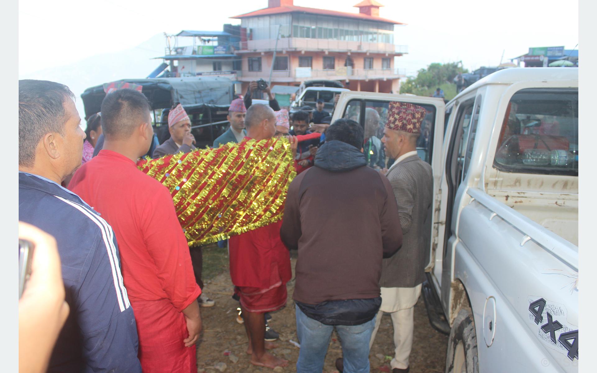 गोरखाबाट हनुमानढोका पठाइयो फूलपाती