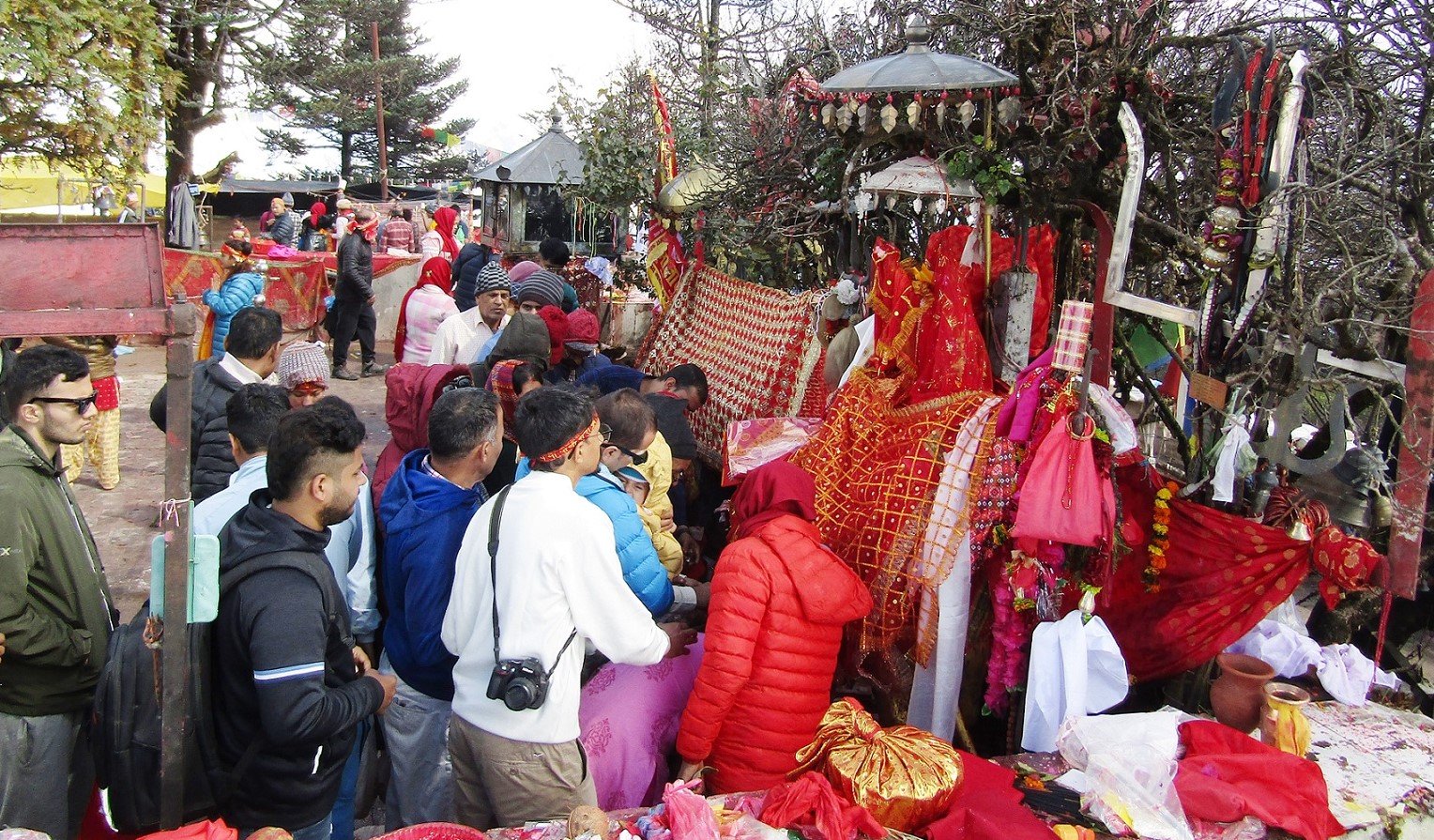 अवरुद्ध सडक खण्ड खुलेपछि पाथीभरामा तीर्थयात्रीको चहलपहल