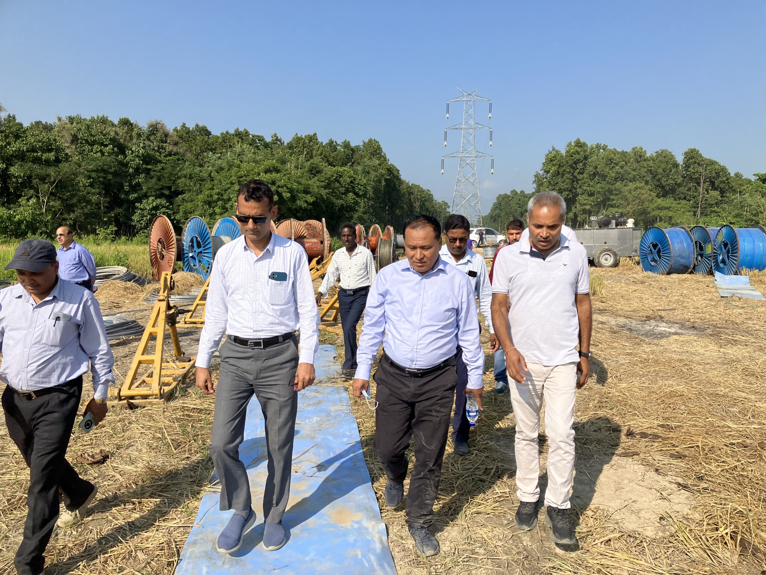 हेटौँडा-ढल्केबर-इनरुवा ४०० केभी प्रसारण लाइनको तार तान्ने काम धमाधम, ठाउँ ठाउँमा अवरोध