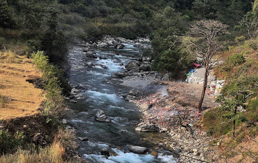 जथाभावी फोहर फाल्दा तमानखोला र बडिगाडखोला दुर्गन्धित