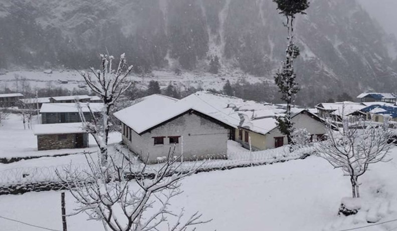 उत्तरी गोरखाको चुम र नुब्री भ्याली आसपासका क्षेत्रमा हिमपात