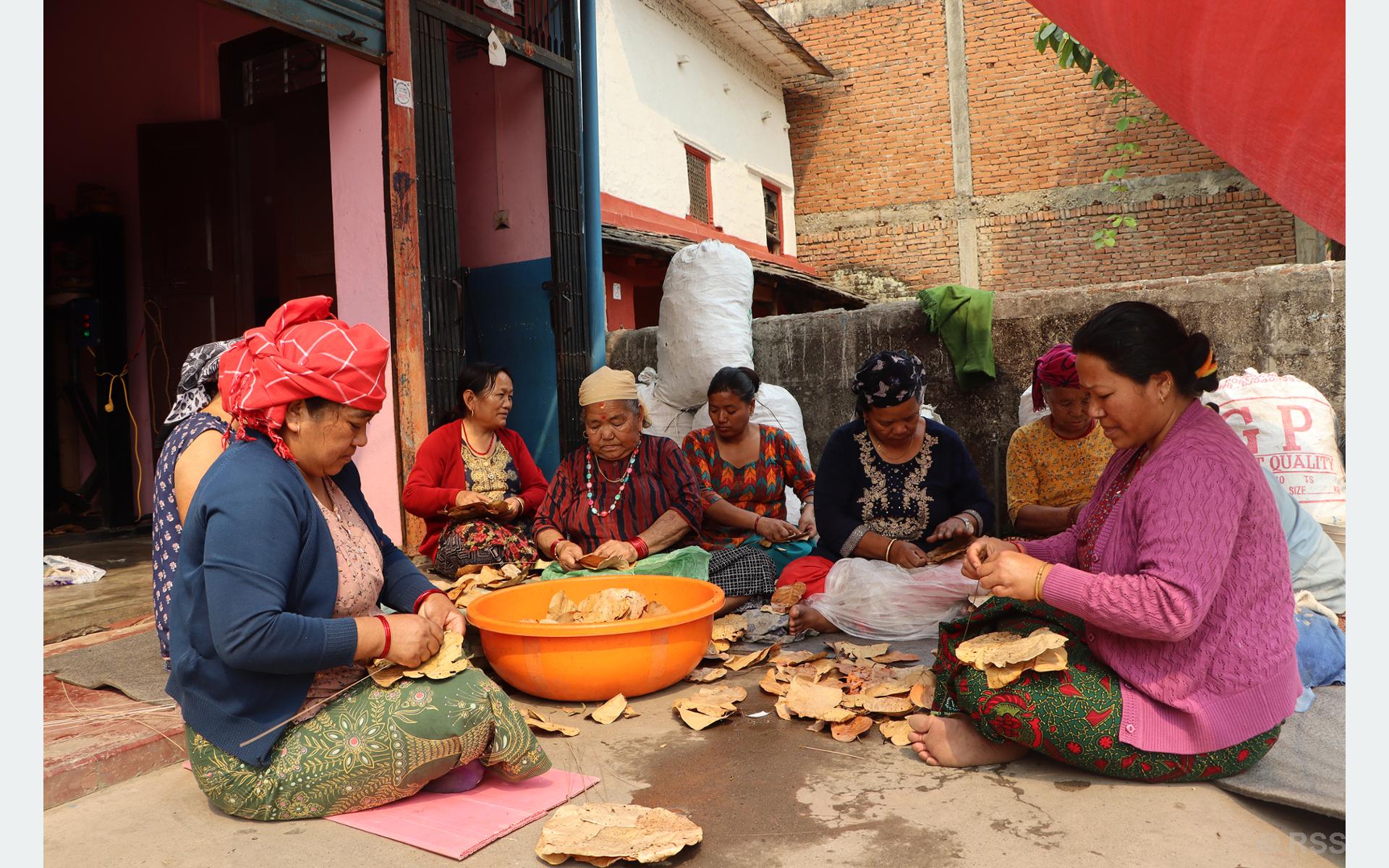 दुना टपरी उद्योगबाट आत्मनिर्भर हुने प्रयास