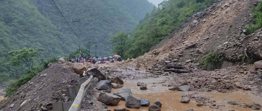 पहिरोले कर्णाली करिडोरको कालिकोट खण्ड अवरुद्ध