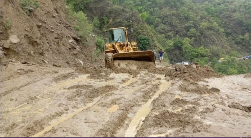 अवरुद्ध मध्यपहाडी लोकमार्ग एकतर्फी सञ्चालनमा