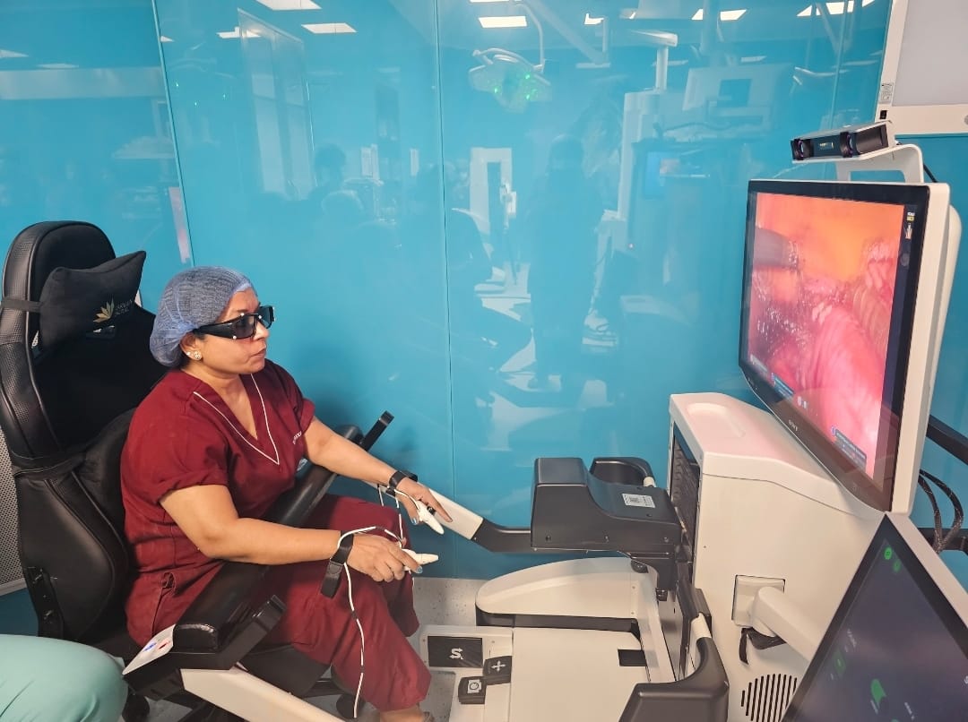 नेपालमै पहिलोपटक रोबोटबाट सर्जरी, बिएण्डबी अस्पतालले राख्यो रेकर्ड (तस्बिरहरू)