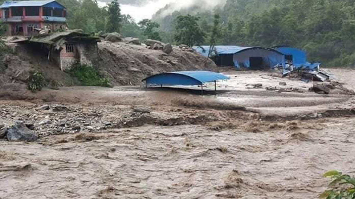 बाढी, पहिरो र डुबानमा परी आठको मृत्यु, छ बेपत्ता