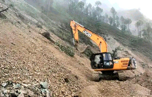 बाढीपहिरोले ९ राजमार्ग अवरुद्ध, १४ वटा सडकखण्ड एकतर्फी सञ्चालनमा