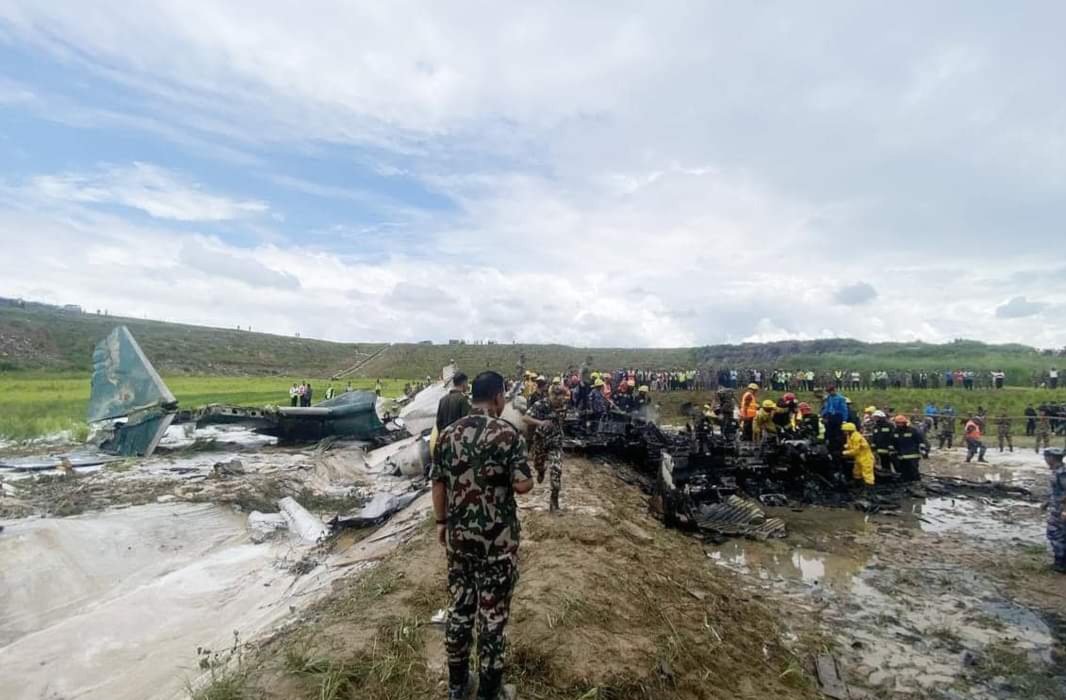 विमान दुर्घटनाको जानकारी लिन गृहमन्त्री लेखक विमानस्थलमा