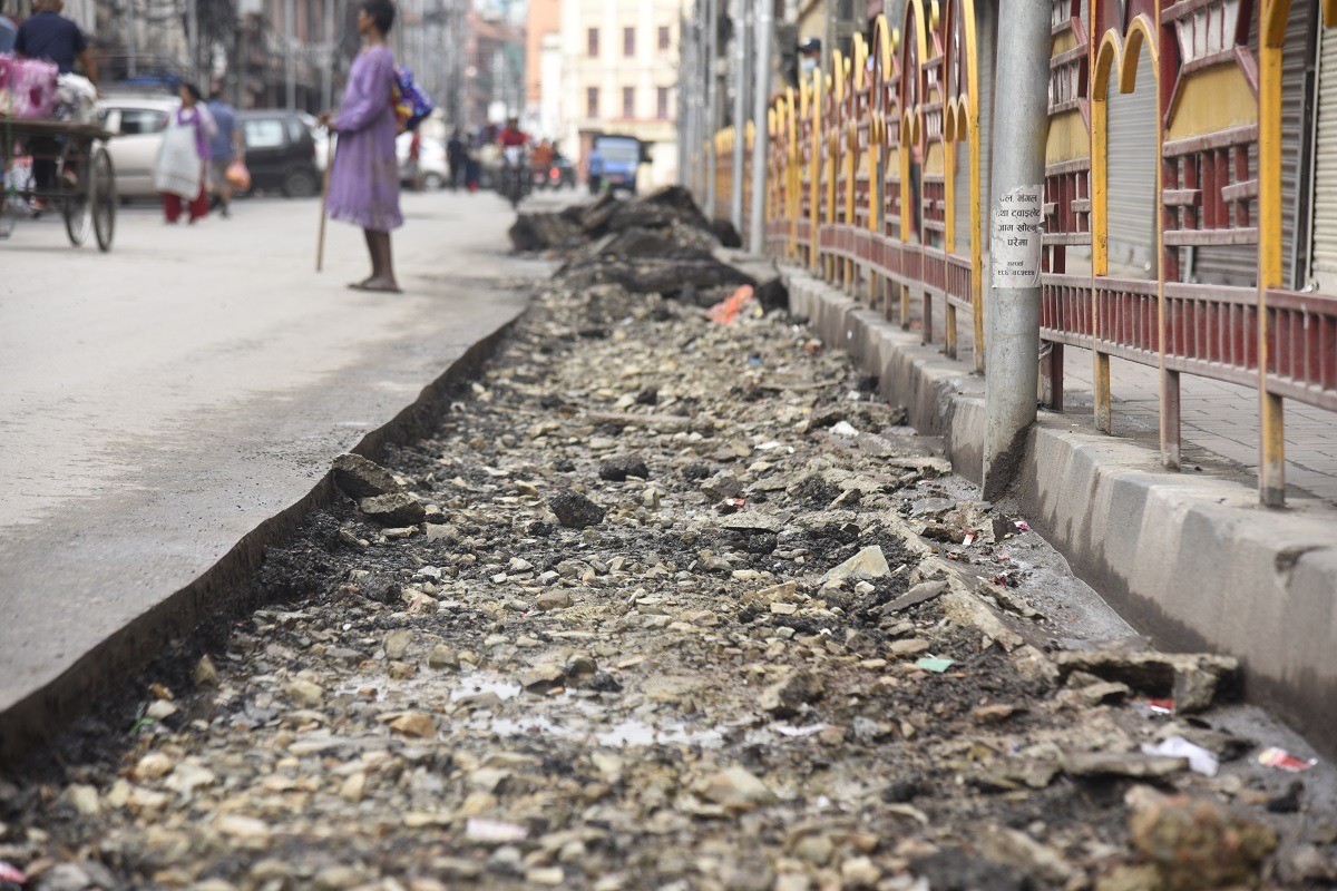 उच्च अदालतको अन्तरिम आदेशसँगै नयाँ सडकको फुटपाथ निर्माणको बाटो खुल्यो