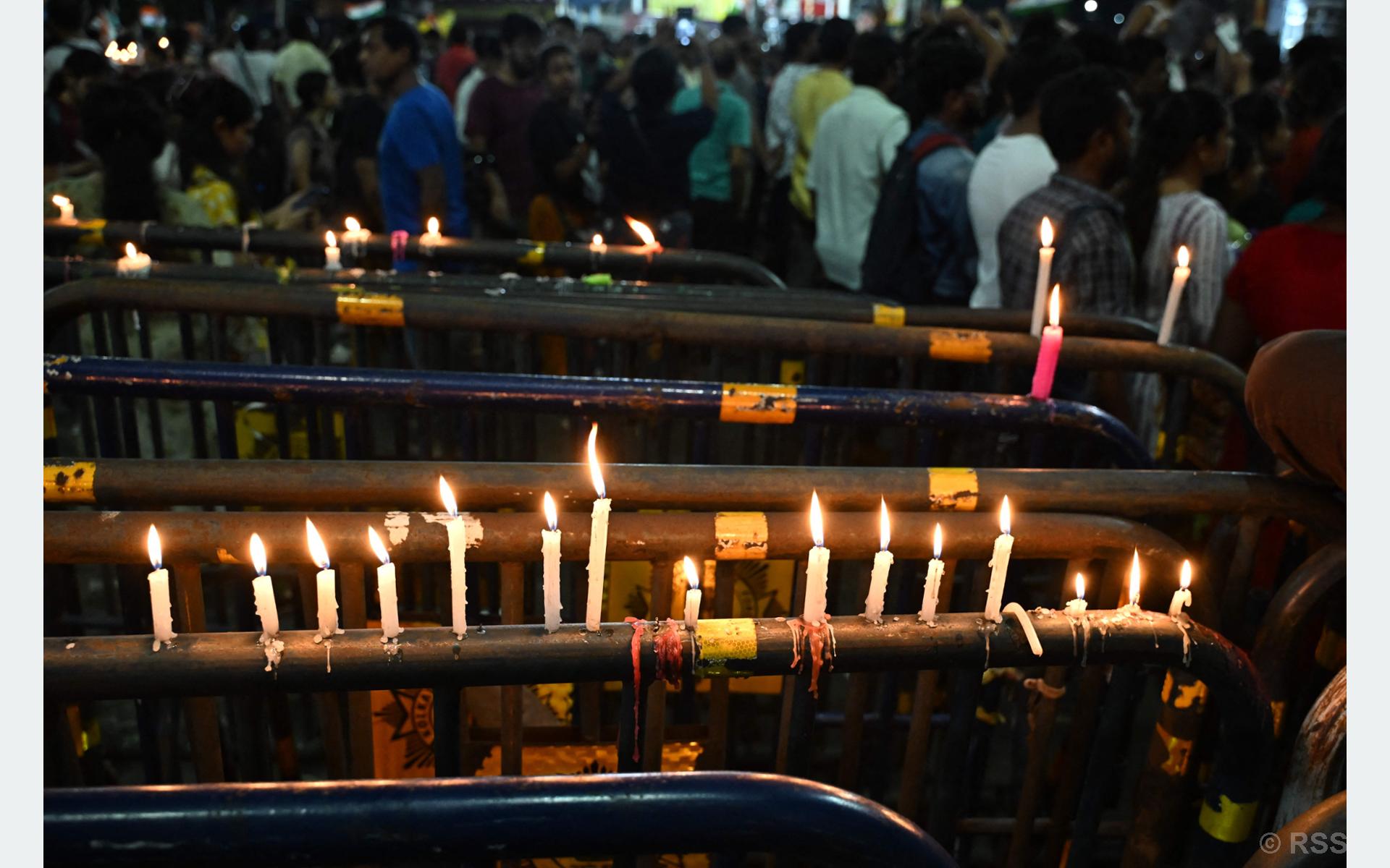 हत्या गरिएकी चिकित्सकका लागि मैनबत्ती जुलुसमा भारतीयहरूद्वारा न्यायको माग