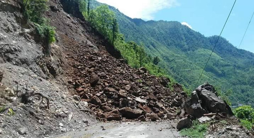 सुक्खा पहिरोले जयपृथ्वी राजमार्ग अवरूद्ध