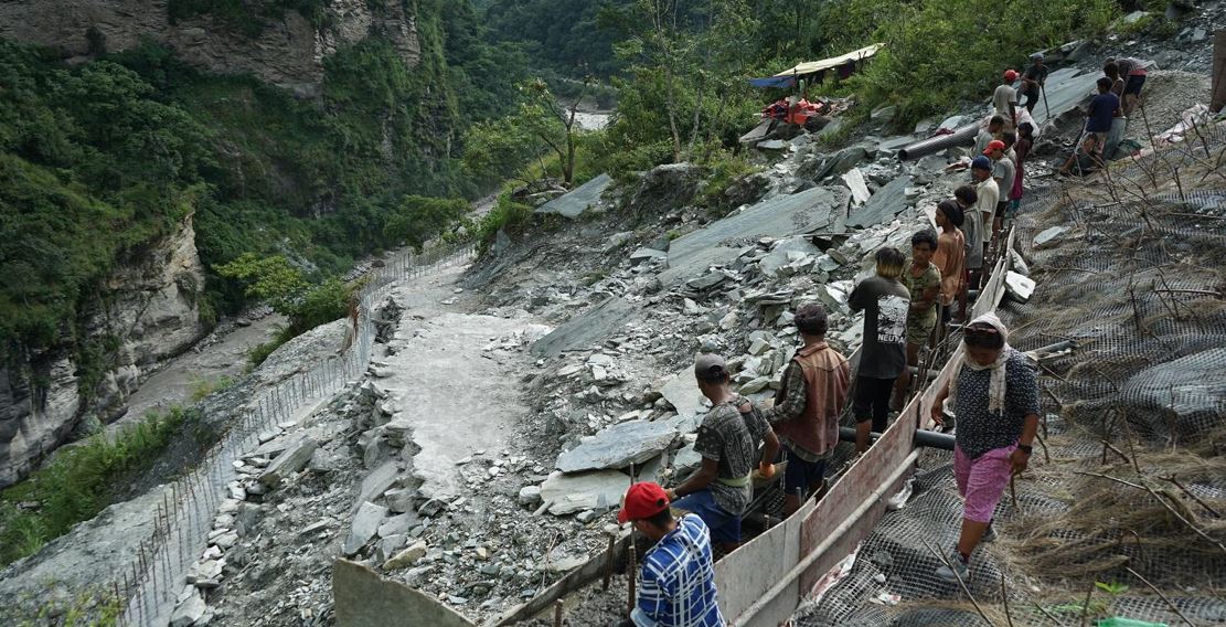 चीन-भारत जोड्ने कालीगण्डकी करिडोरको बैसरी अँधेरीखोलामा ‘रक एङ्करिङ’ गरिँदै