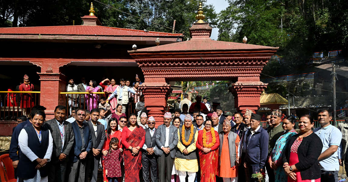 राष्ट्रपति पौडेलद्वारा दक्षिणकाली मन्दिरमा पूजाअर्चना (तस्बिरहरू)