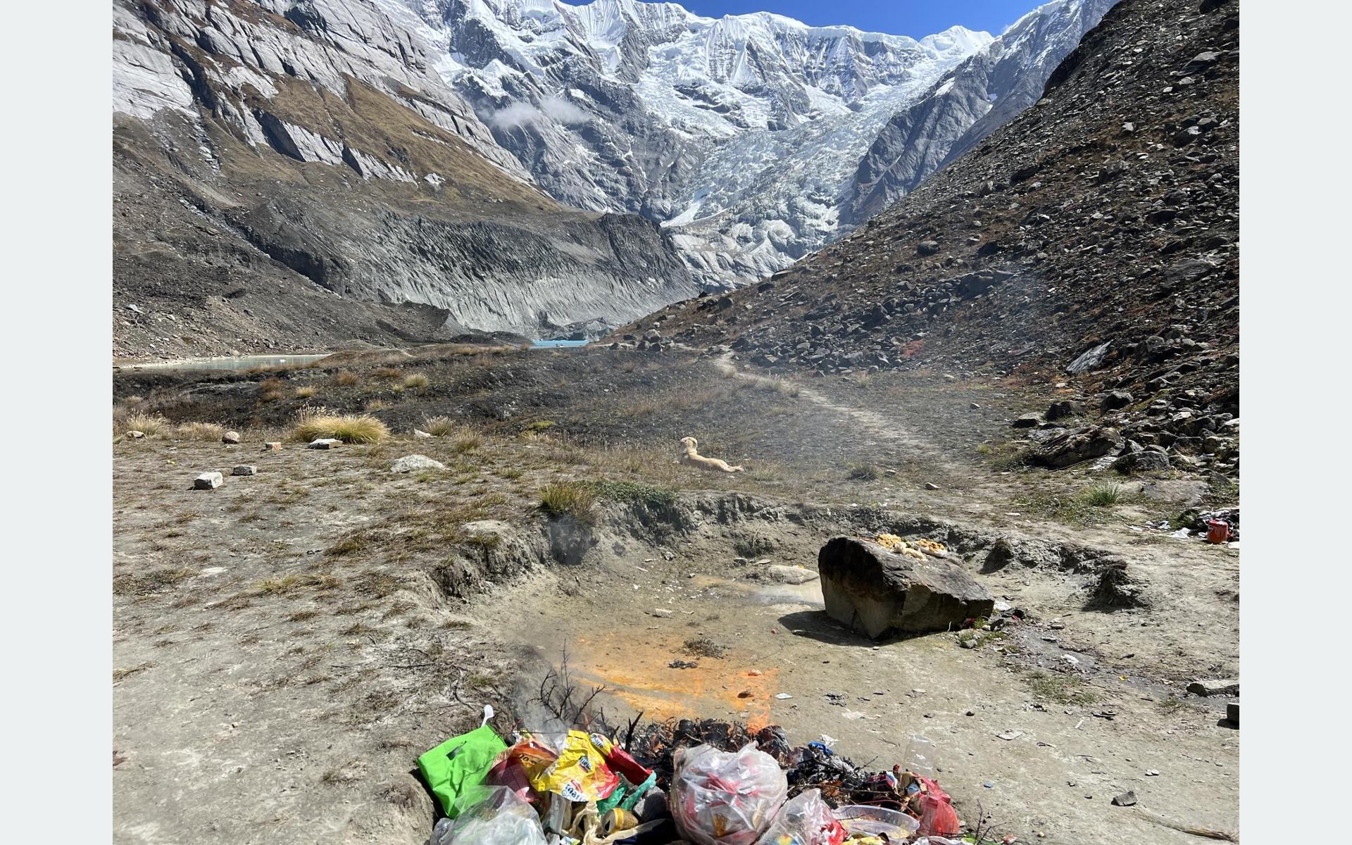 पदमार्ग र अन्नपूर्ण आधार शिविरमा खेलाडीद्वारा सरसफाइ