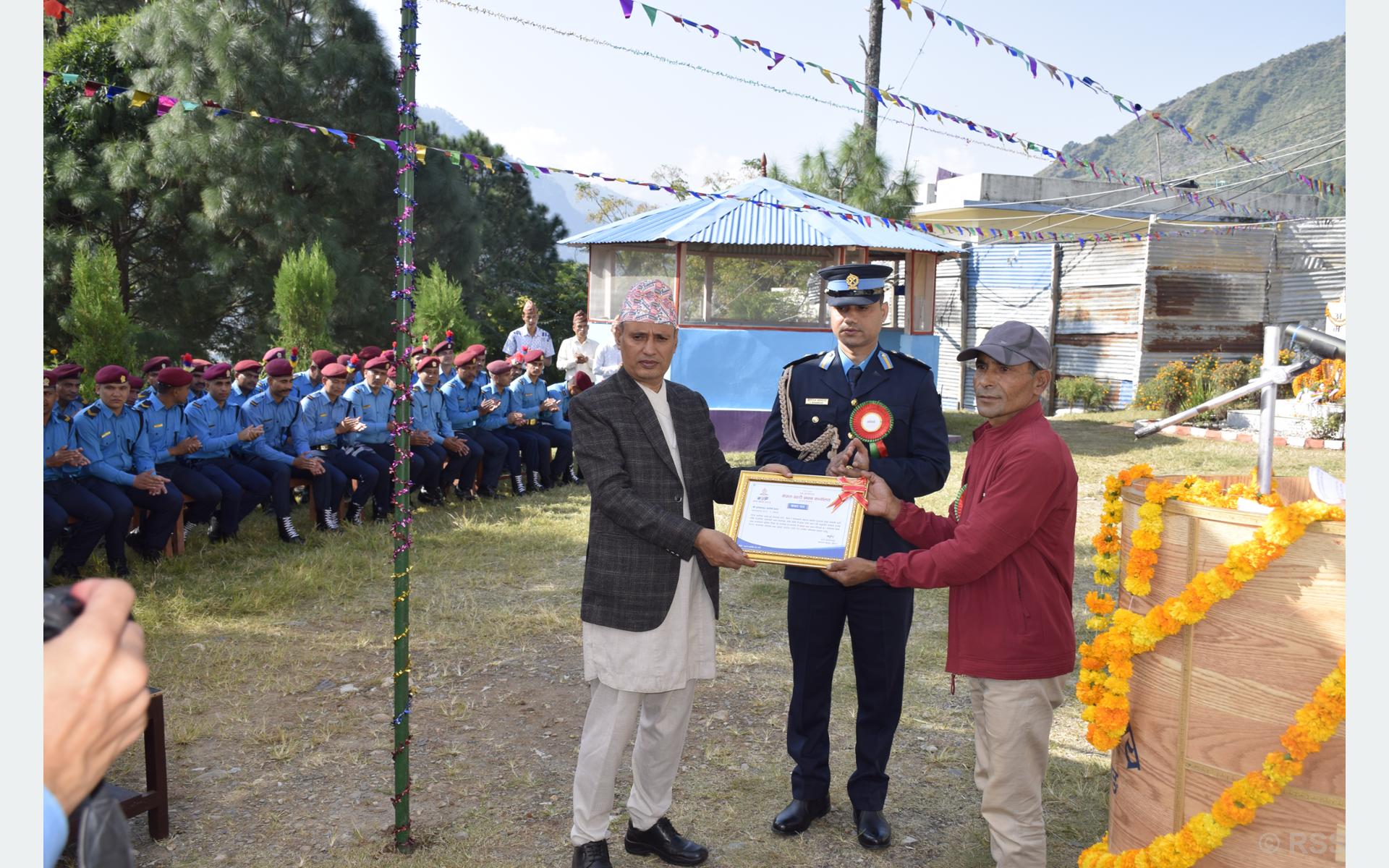 जग्गादातालाई प्रहरीको सम्मान