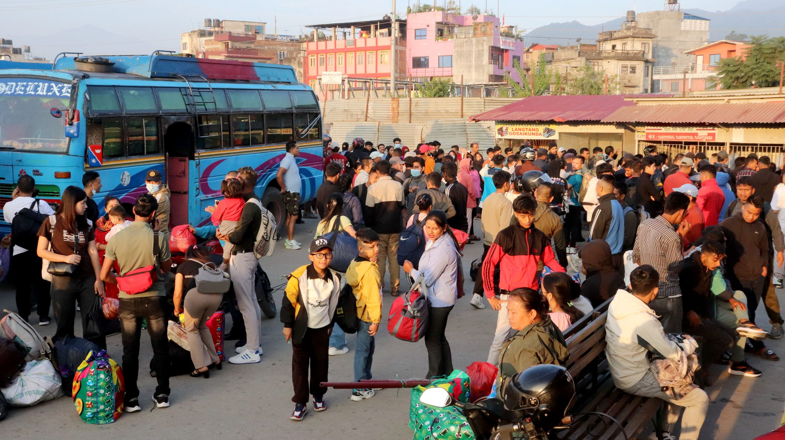 उपत्यकाबाट आठ लाख यात्रु बाहिरिए