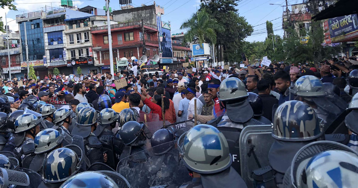 रविविरूद्ध म्याद थपिएपछि रास्वपाका नेता-कार्यकर्ताले तोडे निषेधित क्षेत्र, दुई सेल अश्रुग्यास प्रहार